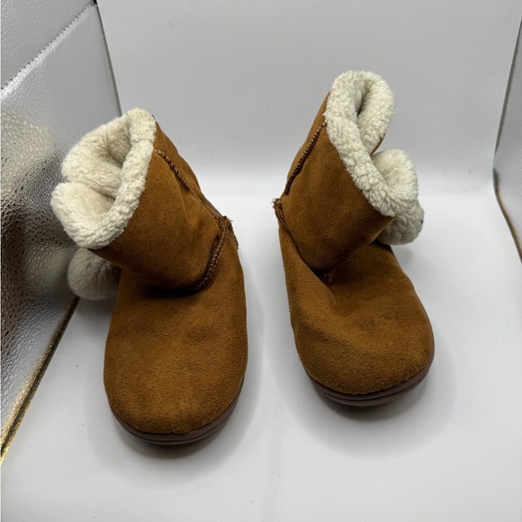 Wonder Nation Toddler Size 10 Girls Brown and Cream Cozy Boots with Pom Poms - Picture 4 of 7